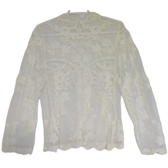 Vintage-Inspired White Lace Blouse With Long Sleeves & Button-Back Closure. - Picture 2 of 7